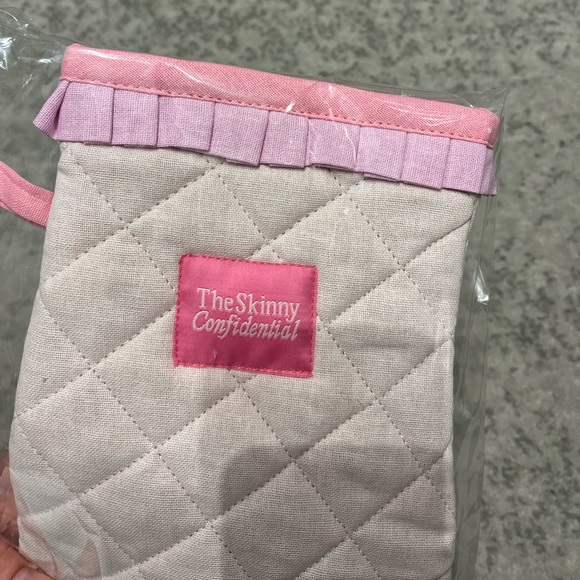 NWT DEUX x The Skinny Confidential Oven Mit Limited Edition - Picture 6 of 8